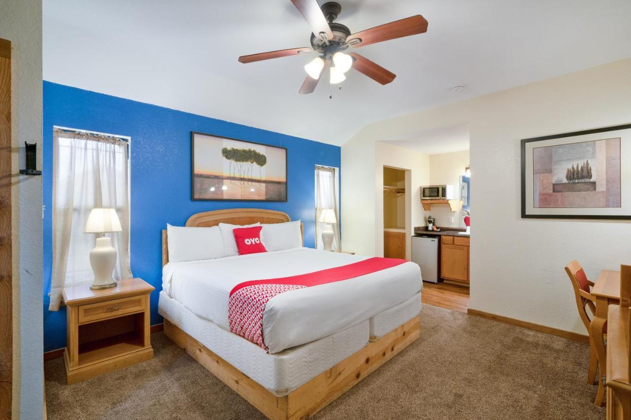 Oyo Hotel Kenedy Downtown - Us 181 外观 照片