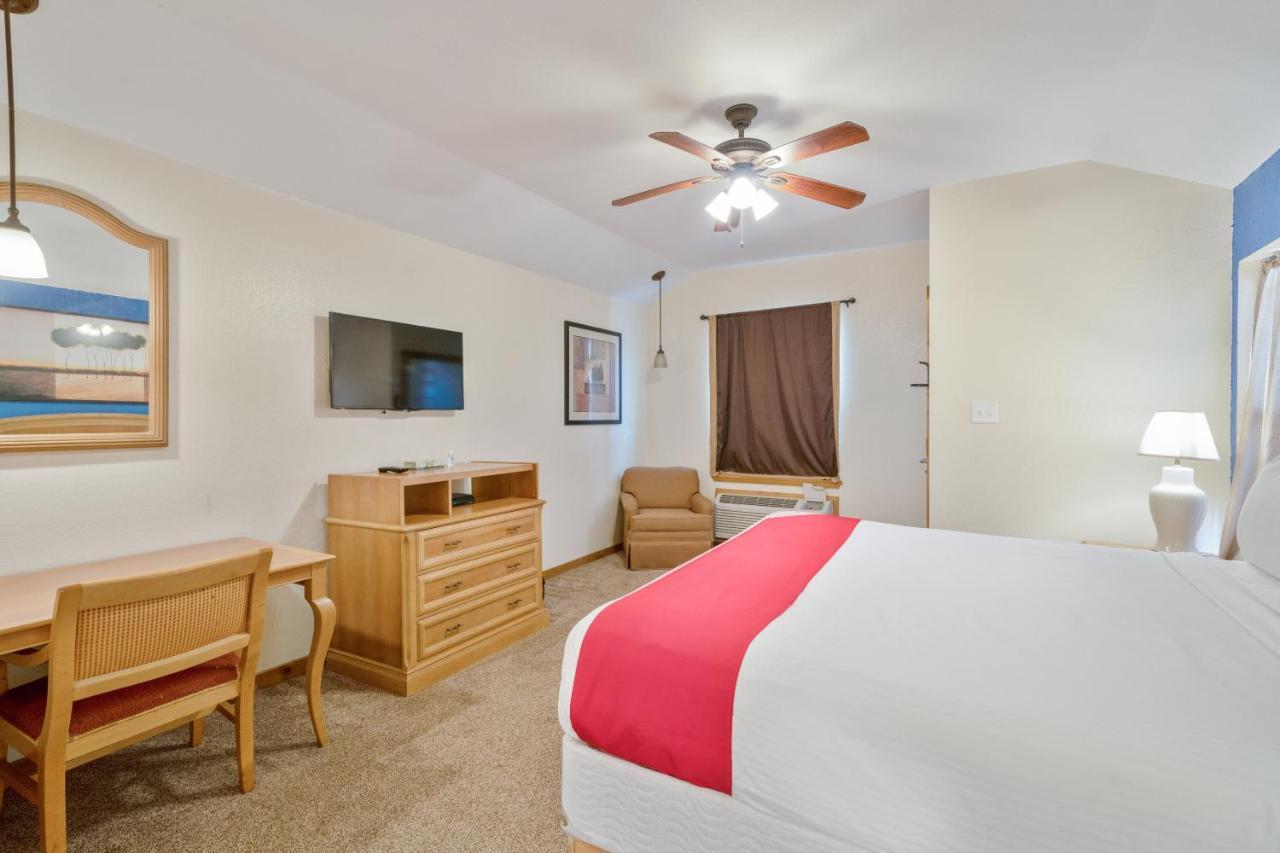 Oyo Hotel Kenedy Downtown - Us 181 外观 照片