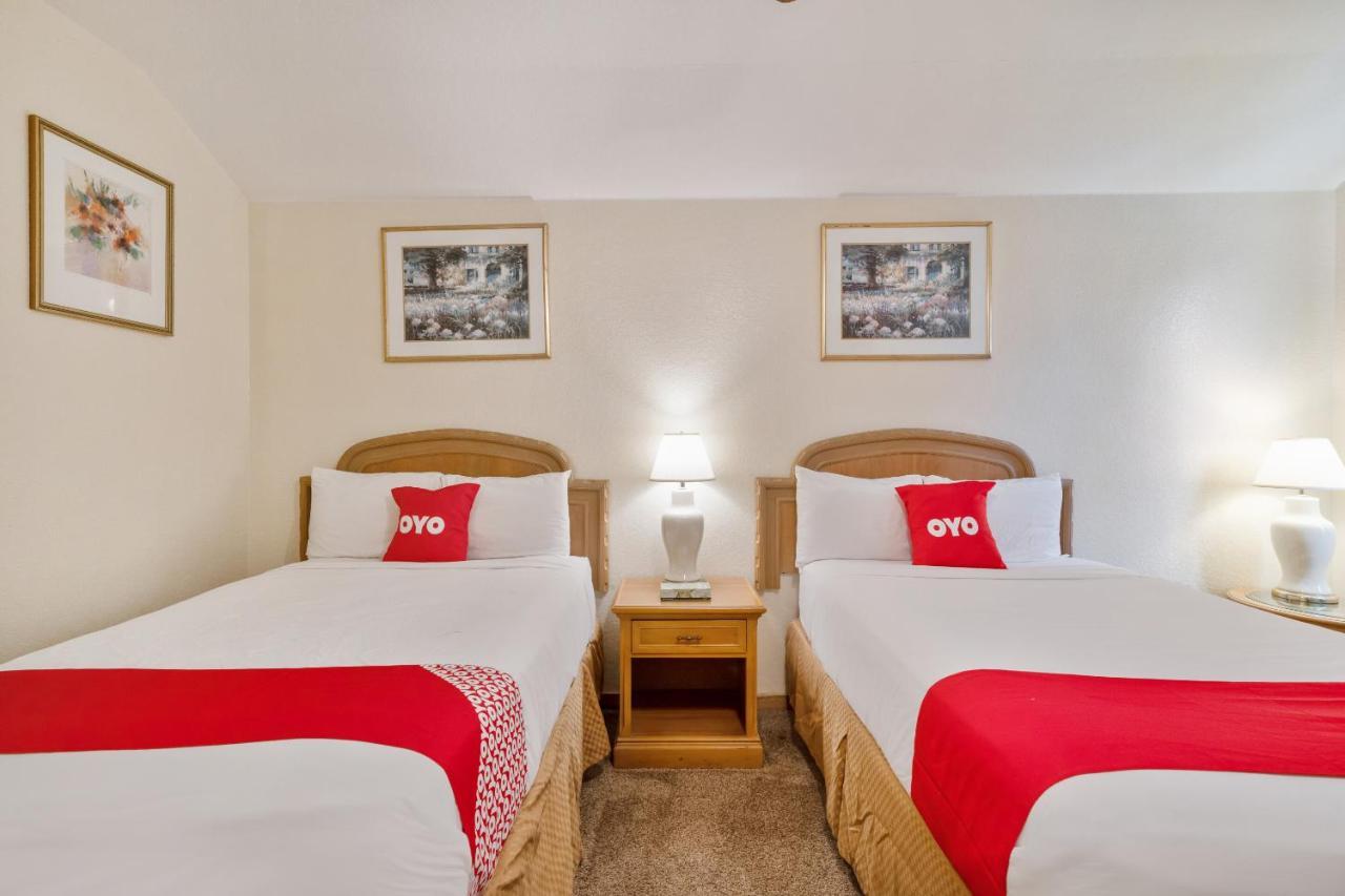 Oyo Hotel Kenedy Downtown - Us 181 外观 照片